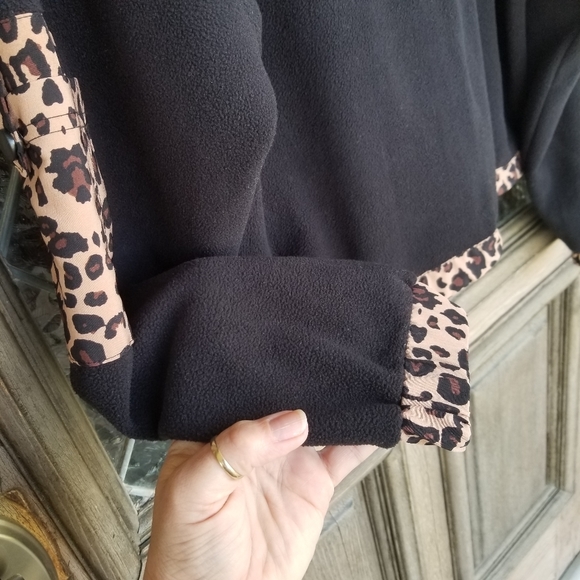 Derek Heart Black Medium quarter zip Cropped Fleece Sweatshirt w/ Leopard Trim - Picture 4 of 9